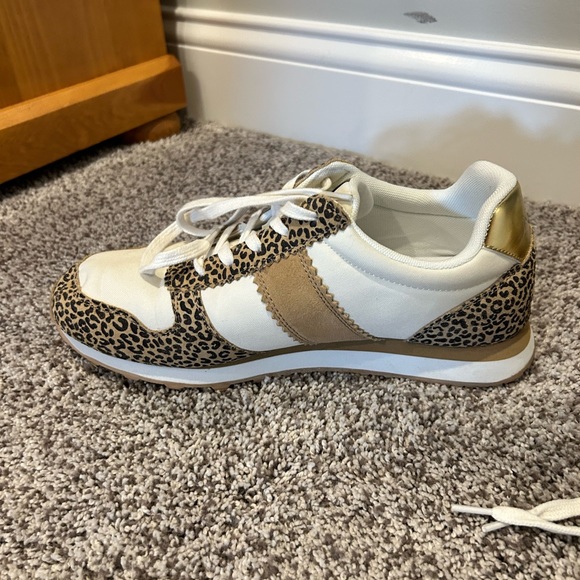 Adorable J. Crew sneakers with leopard print! Size 10.5. Like new/barely worn - Picture 4 of 5